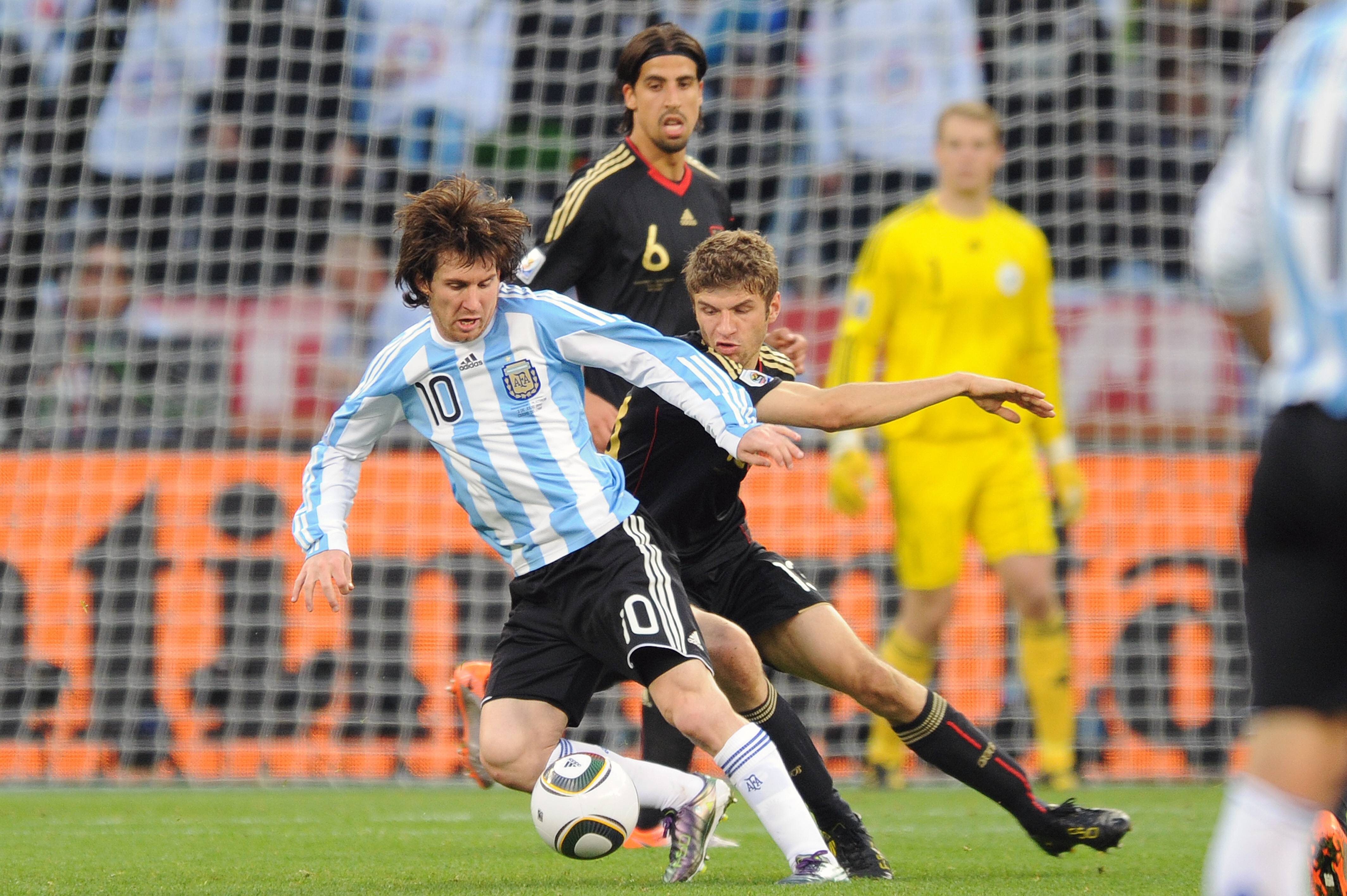 pulse-kaiyun.com-10年世界杯手球致停赛！穆勒：若对面不是梅西相信裁判不会出黄牌