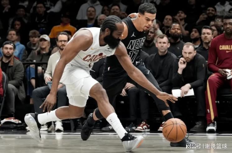 开云体育-争议吹罚让哈登里程悲，13+10中锋不可或缺，对手两副将改变战局