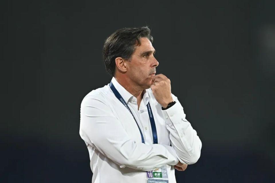 pulse-kaiyun.com-中超戏剧化30秒！姆布拉倒地无点，奥斯卡反击破门，河南球员不满